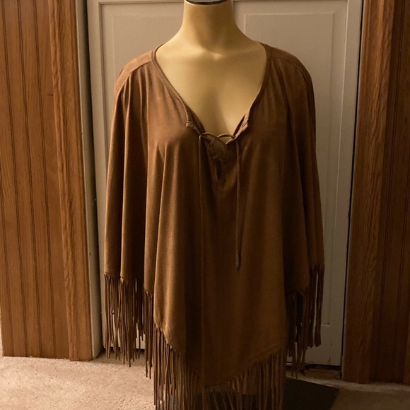 BLUE SUEDE Beautiful Boho Fringed Western Poncho. - Picture 5 of 9